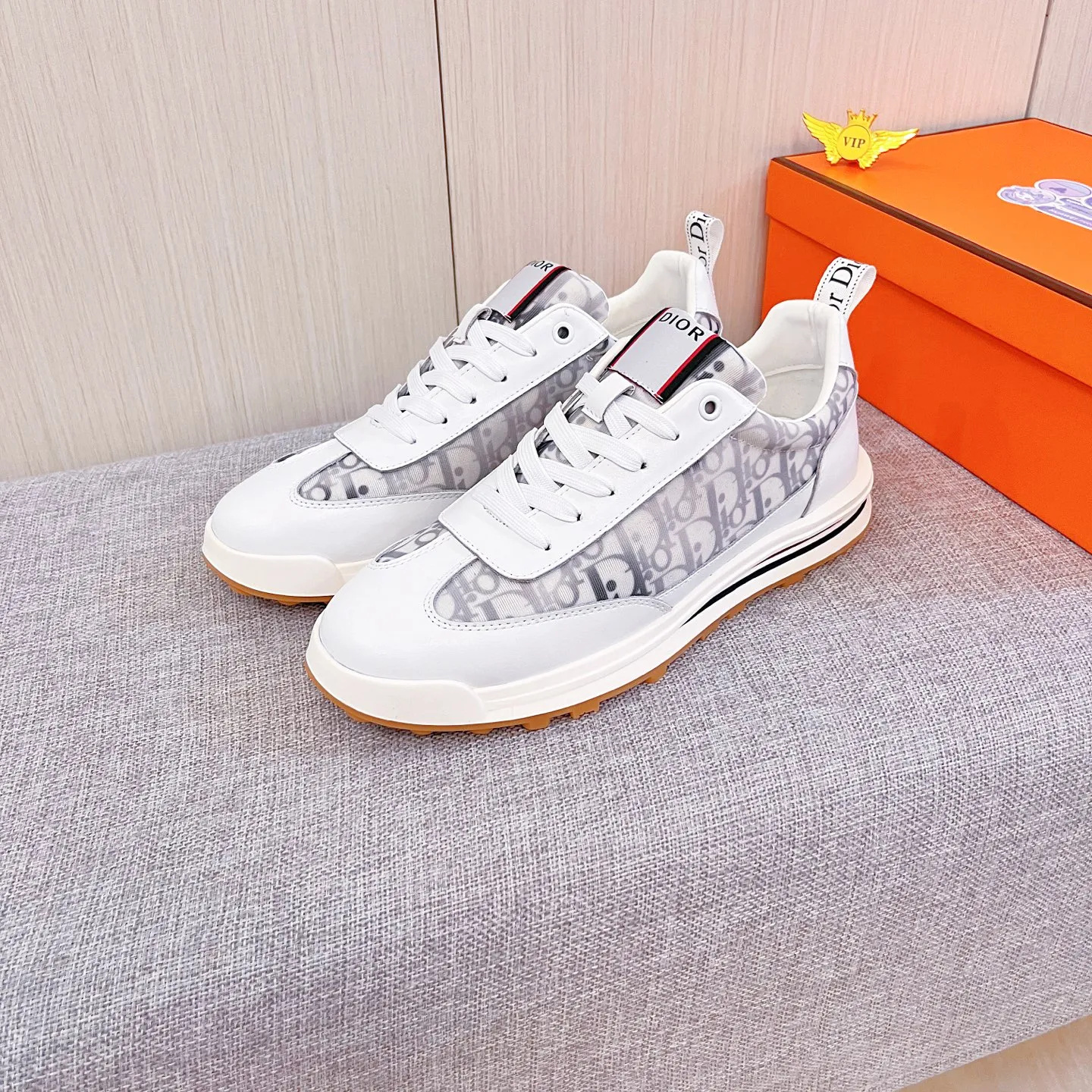 🚘🚘Factory batch 440 men's shoes💰[Dior]🔥Men's high-end brand of shoes official website 1:1 latest masterpiece: the upper is made of Italian imported first-layer cowhide with a comfortable and breathable lining➕original non-slip and wear-resistant outsole🔥, making walking more convenient and comfortable! An exclusive new model, a stunning work, a beautiful 1:1 replica [color] compared to the official quality! Create a fashionable personality to set off your uniqueness! A must-have for trendy men! Classic🔥Size: 38-44 Color: 🔥Multiple colors available🔥.